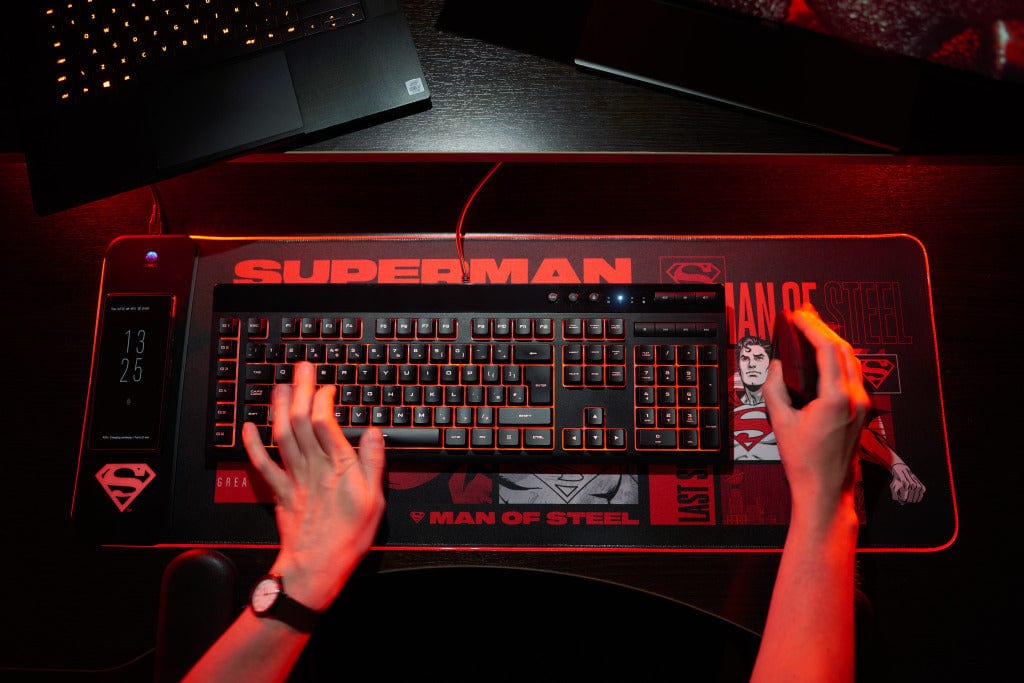 Superman - Oversize Gaming Mat & Mobile Charger