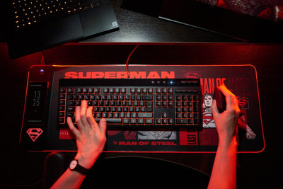 Superman - Oversize Gaming Mat & Mobile Charger