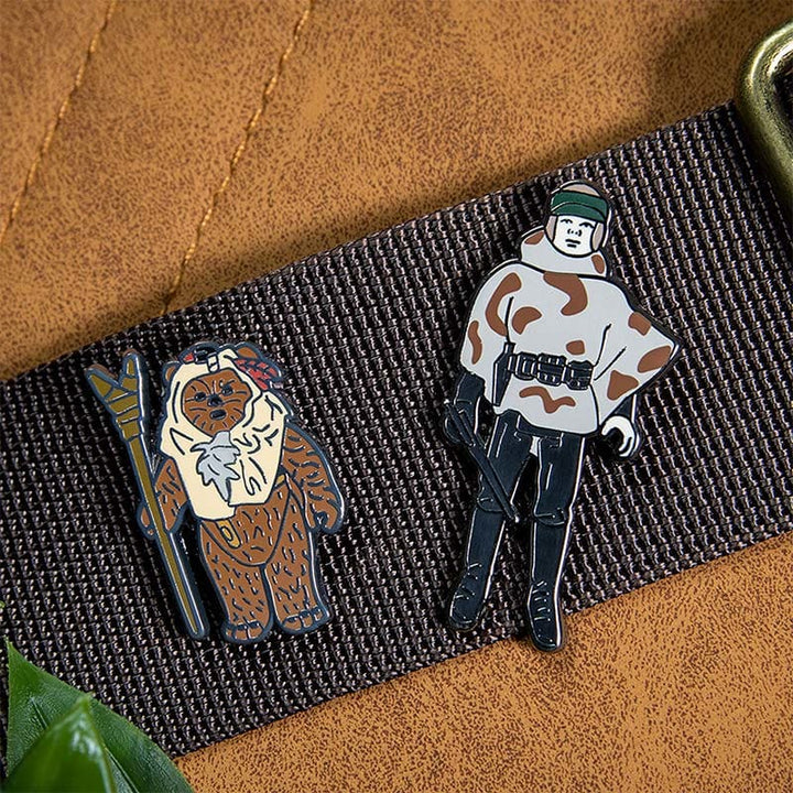 One Size Pin Kings Star Wars Enamel Pin Badge Set 1.41 – Paploo and Luke Skywalker (in Battle Poncho)